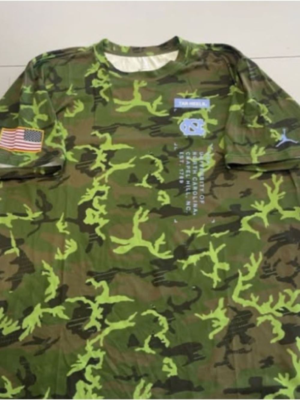 Nike North Carolina Tar Heels Medium Officially Licensed Camo Shirt Green Black